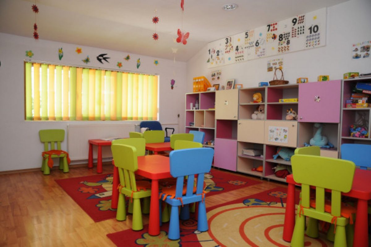 Grădiniță cu ziduri sparte și infiltrații, în cea mai bogată comună din Neamț
