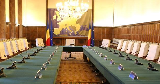 Au ajuns la Guvern miniştrii USR PLUS care şi-au scris demisiile