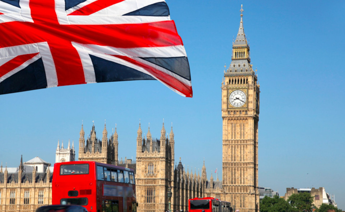 MAE: De la 1 octombrie, românii nerezidenți nu vor mai putea intra în Marea Britanie doar cu cartea de identitate