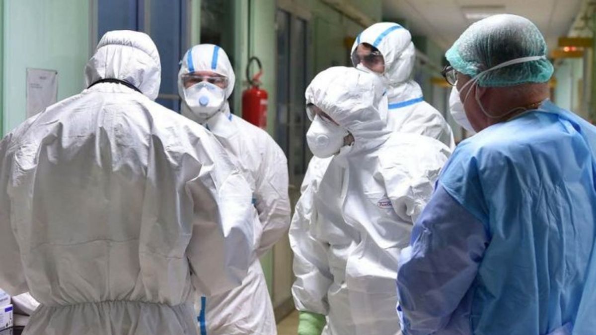 Tot mai mulți medici refuză să mai lucreze în secțiile COVID-19! Riscul de îmbolnăvire și traumele psihice prin care au trecut i-au marcat profund. "Este normal să nu mai vrea, având în vedere modul în care au fost tratați" - Vimarsana News