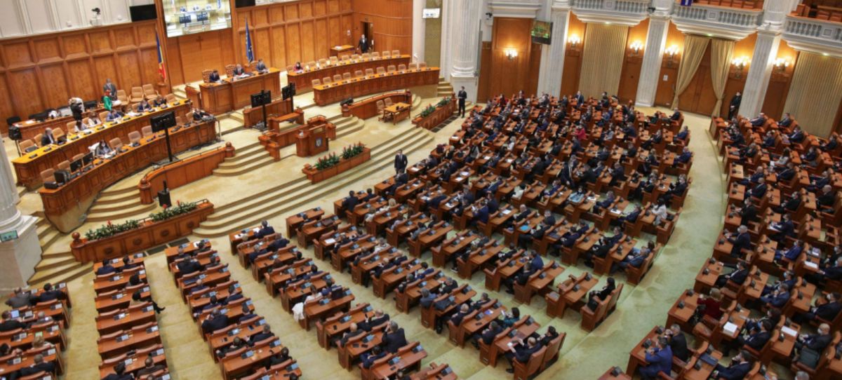 9 senatori și 27 de deputați PNL nu vor fi prezenți la votul moțiunii de cenzură