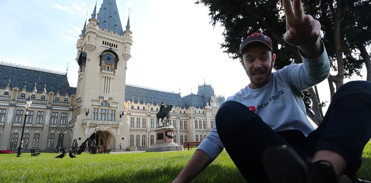 Doi soţi canadieni care călătoresc prin toată lumea au ajuns la Iaşi. Vlogul tinerilor a ajuns viral – VIDEO