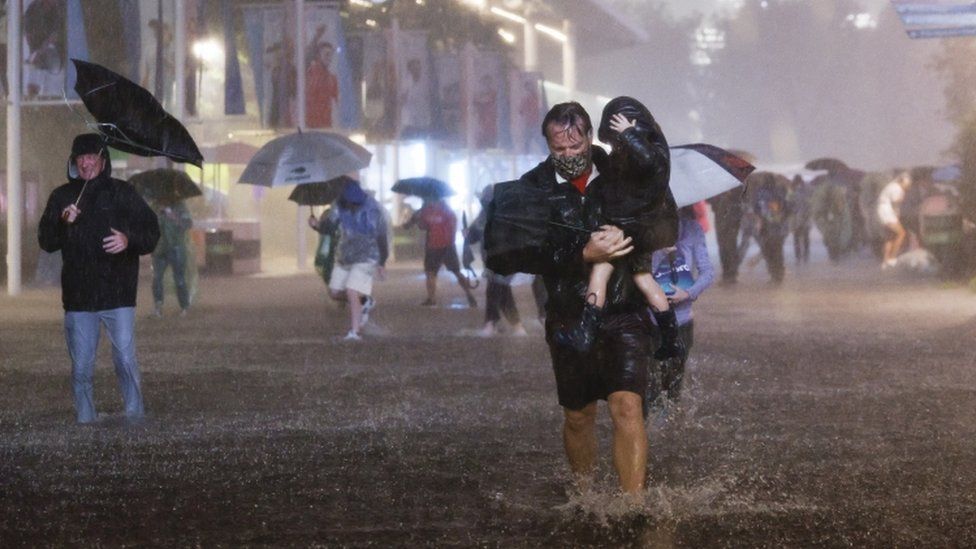 Stare de alertă în New York după ce inundațiile devastatoare! Mai multe persoane au murit – FOTO