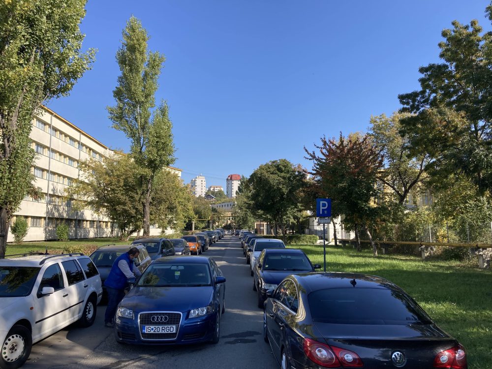 Trafic infernal în campusul Tudor Vladimirescu! Direcția de Servicii Studențești lansează un avertisment pentru toți studenții care parchează neregulamentar