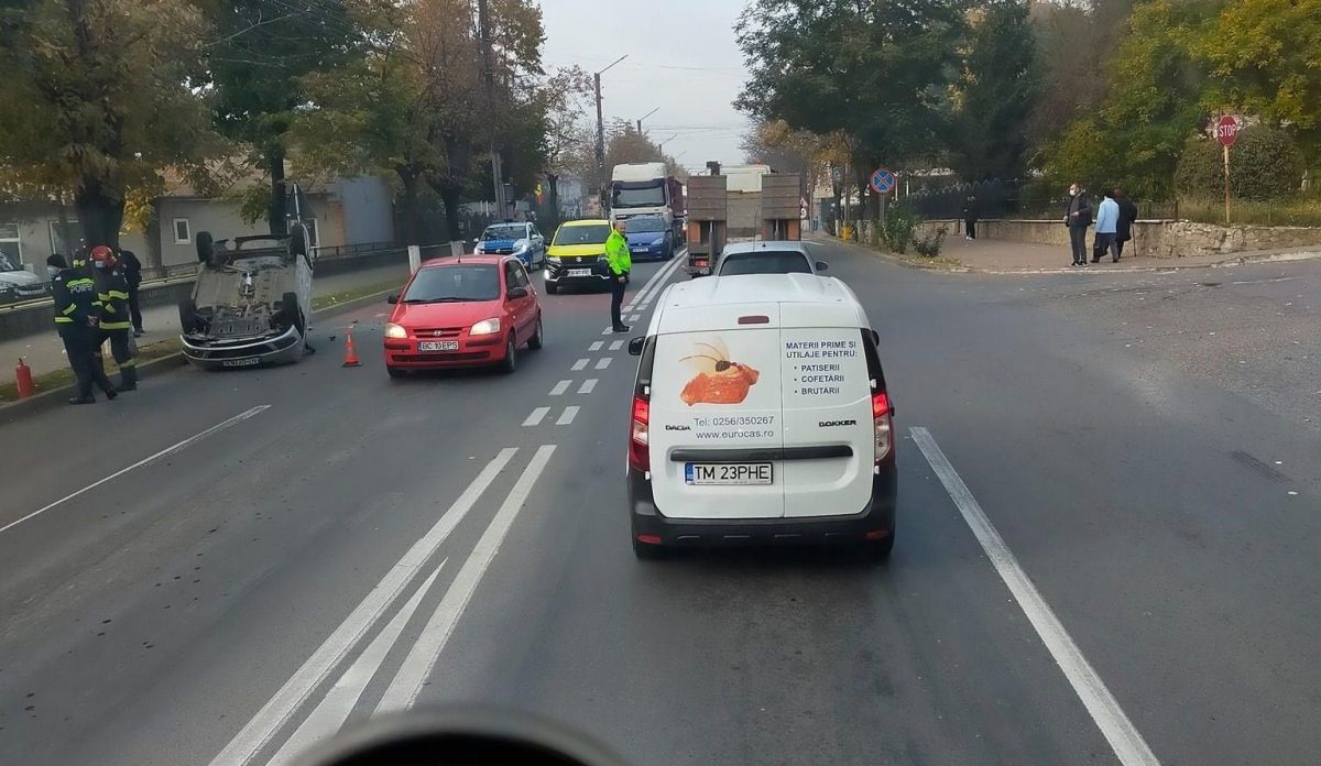 Accident rutier cu două victime în orașul Tg. Frumos din Iași! Un autoturism s-a răsturnat – FOTO