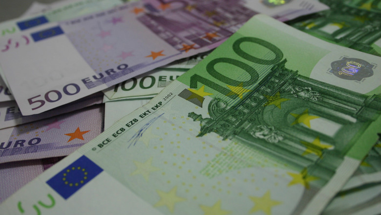 Franța va plafona prețurile la energie timp de 1 an și va plăti câte 100 de euro lunar pentru facturile francezilor