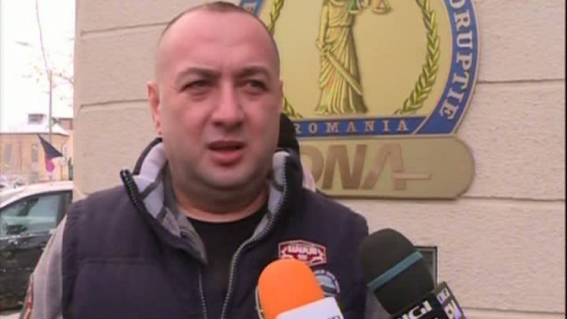 Ce au făcut Leo de la Strehaia și mama lui înainte de a fi săltați de polițiști! Nu le-a venit să creadă – VIDEO