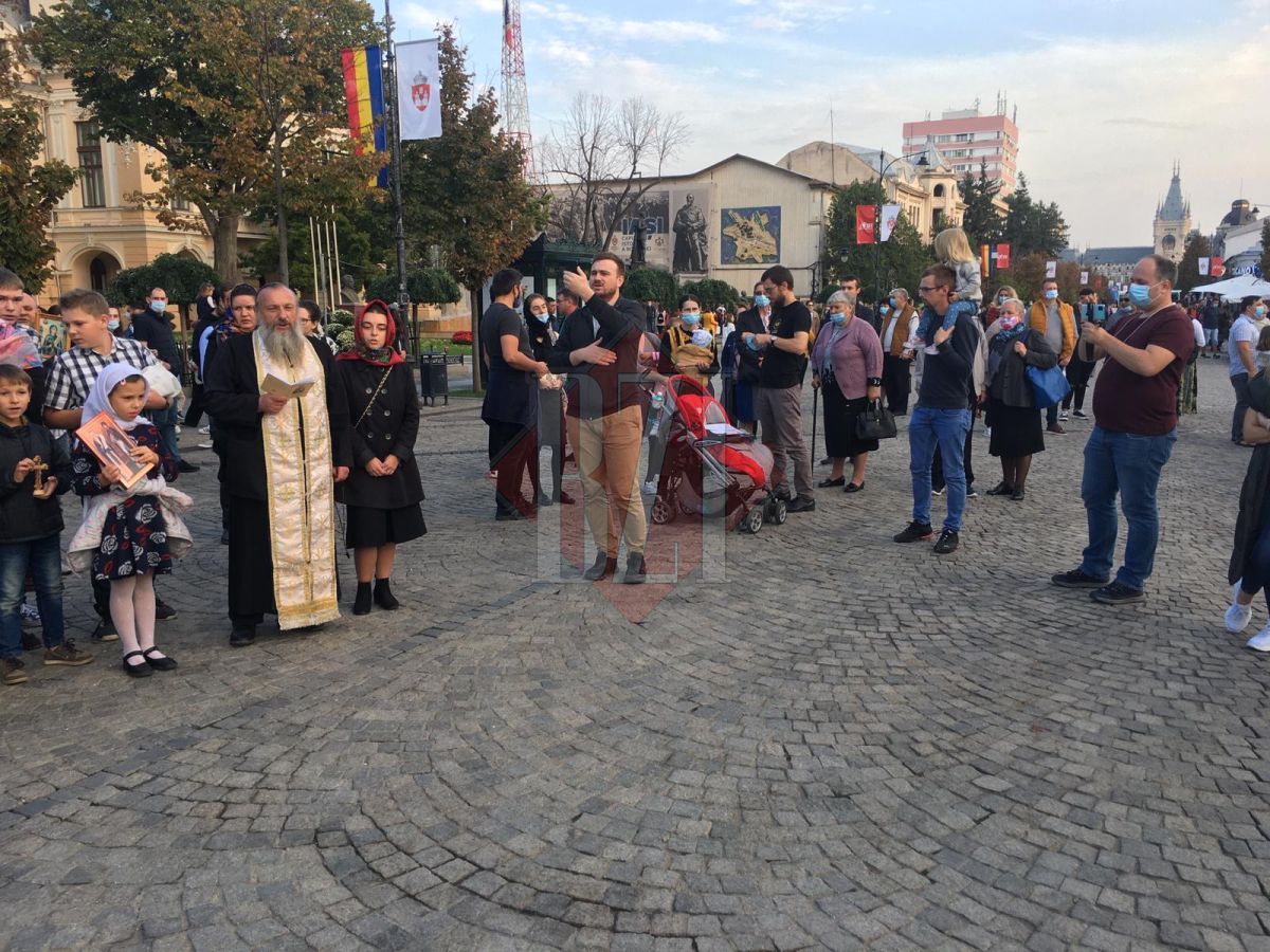 Liturghie specială de hramul Sfintei Parascheva de la Iași! Toate detaliile despre organizarea slujbei de pe pietonal – FOTO