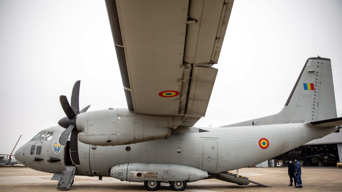 Italia a trimis cu o aeronavă C-27J Spartan a Forțelor Aeriene Române circa 5.200 de doze de anticorpi monoclonali
