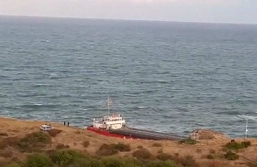 Alertă de catastrofă ecologică în Marea Neagră. A eșuat un vapor încărcat cu o substanță extrem de periculoasă