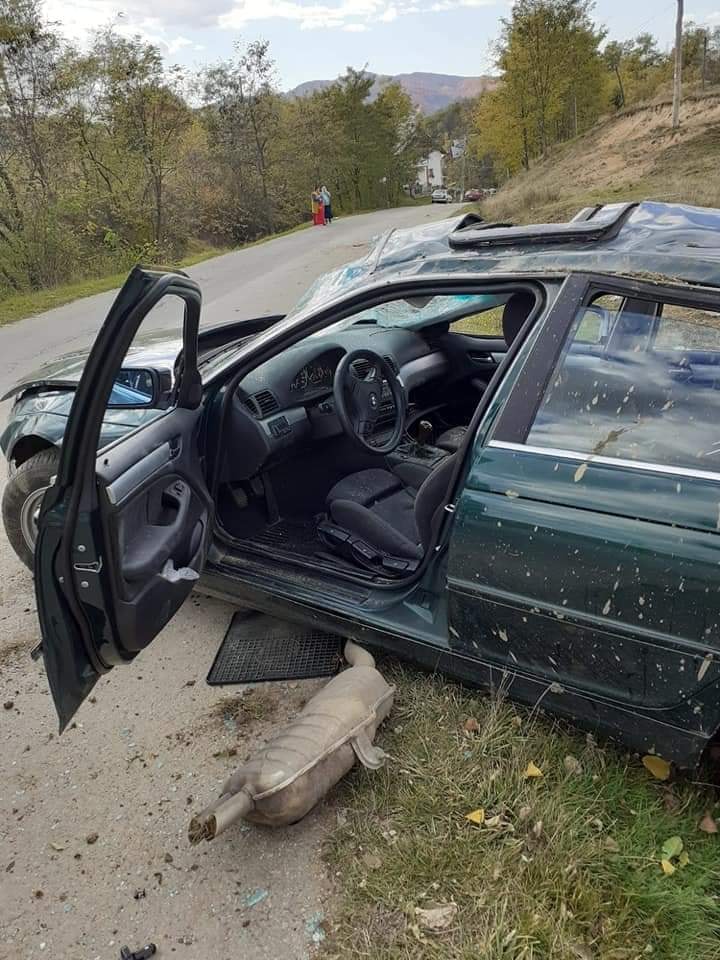 Un adolescent de 16 ani din Argeş a murit, după ce maşina în care era s-a răsturnat şi a revenit apoi pe roţi