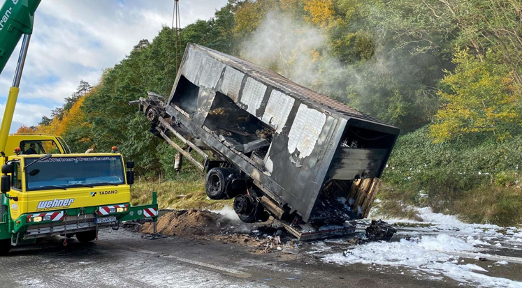 Accident devastator în Germania. Un șofer român a murit ars în cabina tirului – VIDEO