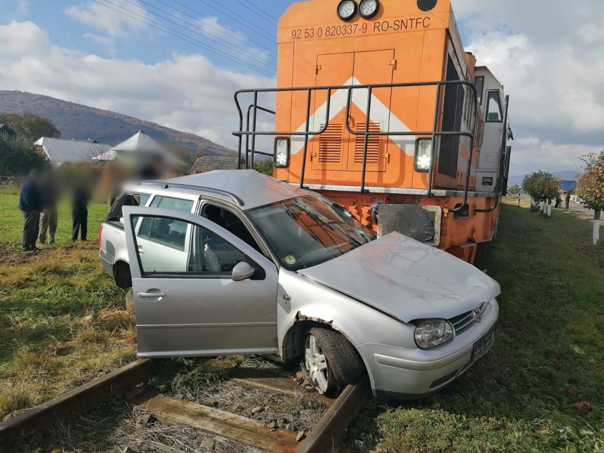 Accident feroviar pe raza localității Bivolărie, jud. Suceava. Două persoane au fost rănite în urma impactului – FOTO