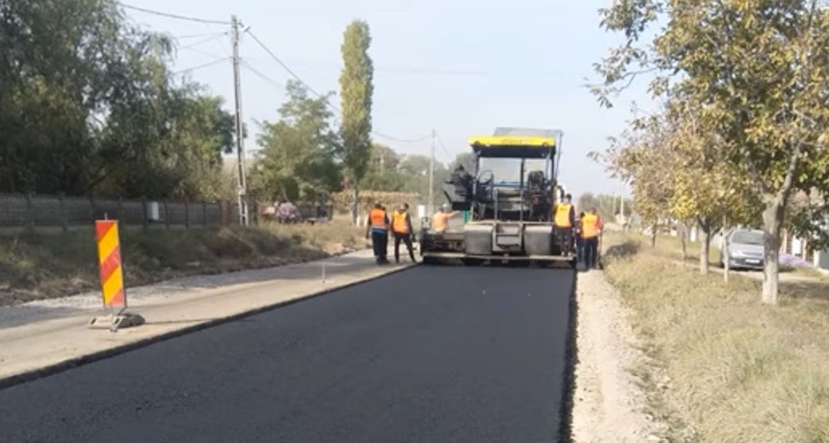 Au început lucrările de asfaltare pe DN 28B Târgu Frumos – Botoșani – VIDEO