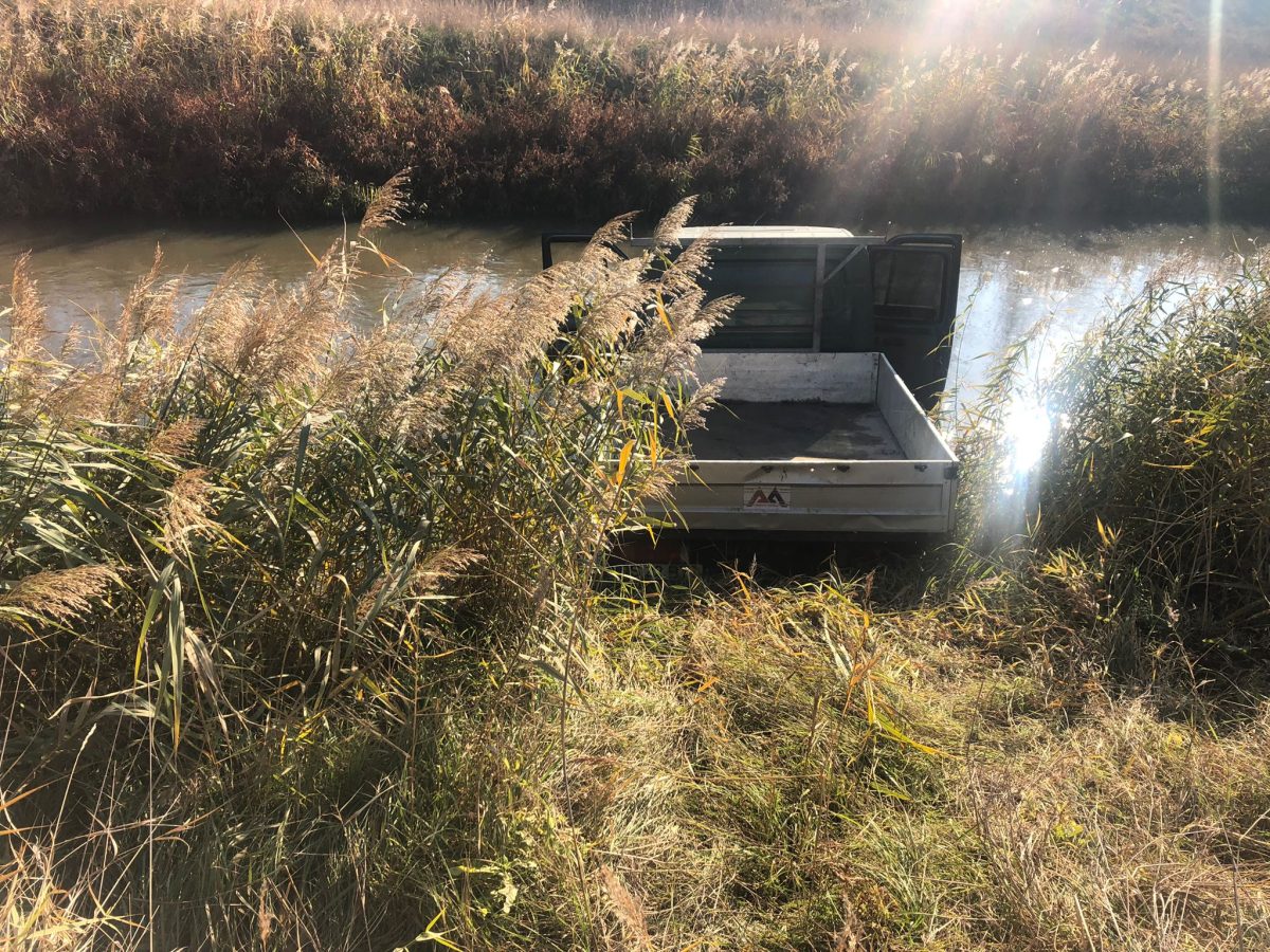Accident spectaculos la Iaşi! Un şofer a “zburat” cu maşina în Bahlui. Avea o alcoolemie uriaşă și COVID-19 – EXCLUSIV/FOTO