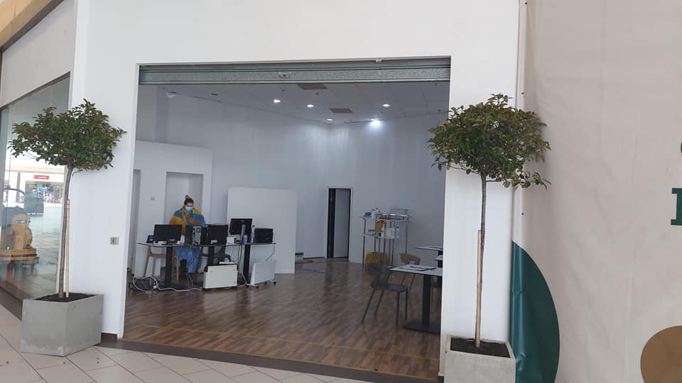 Centrul de vaccinare anti-Covid-19 din parcarea Era Shopping Park, respectiv Palatul Culturii, mutate din cauza sezonului rece