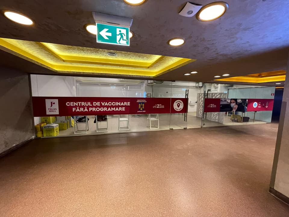 centrul de vaccinare din parcarea Palatului Culturii se mută în interiorul Palas Mall din cauza vremii