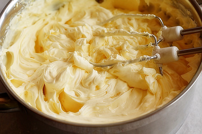 Cremă de mascarpone cu frișcă: Rețetă simplă și savuroasă