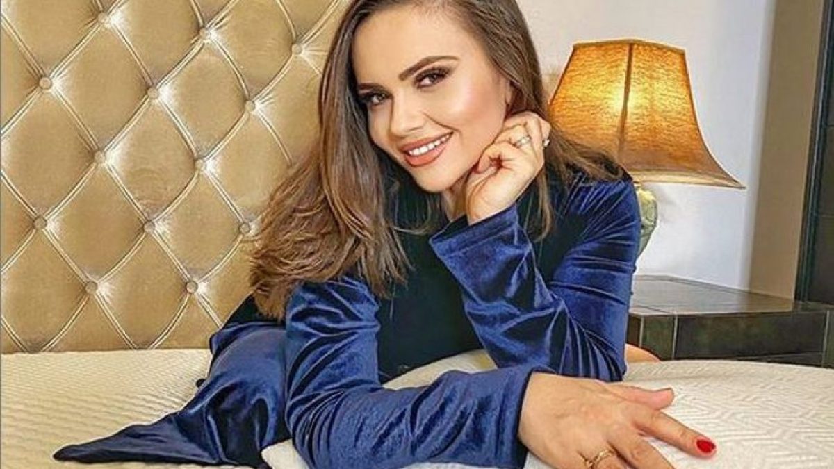 Cristina Şişcanu face furori pe Facebook. Cu ce se ocupă frumoasa prezentatoare tv în prezent 