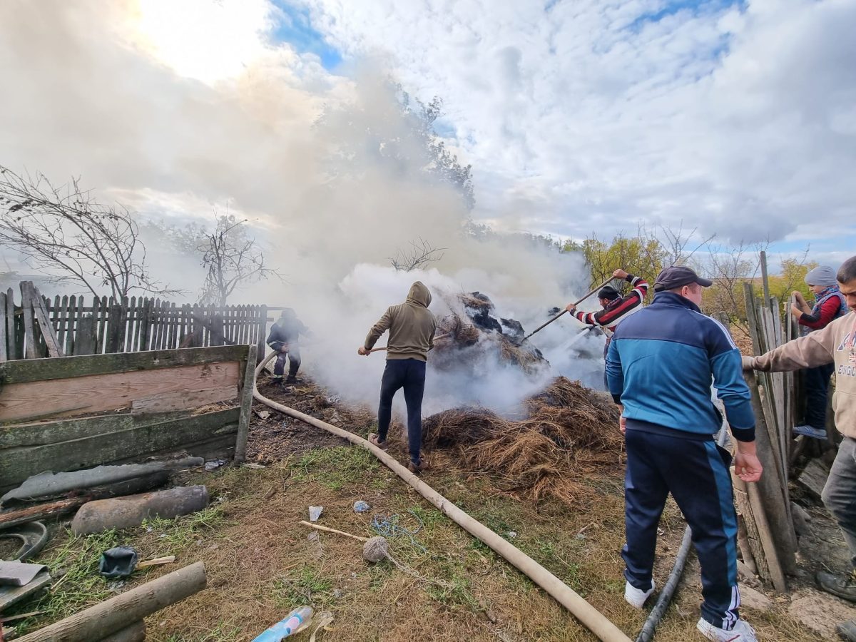 Incendiu de furaje în satul Totoești, județul Iași -FOTO