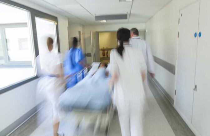 Medic: Decizia luată de Arafat arată ori incompetenţă, ori faptul că a răspuns la o comandă