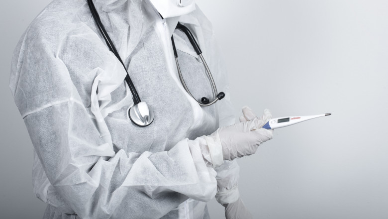 Un medic în vârstă de 33 de ani s-a sinucis aruncându-se de la etajul hotelului în care era cazat
