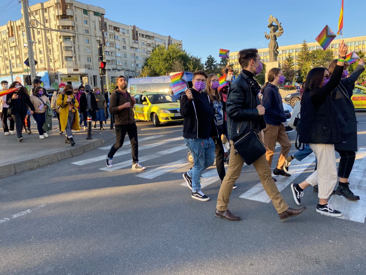 Scandal la Iaşi. Membrii LGBTQ sunt revoltaţi că nu li s-a aprobat marşul „Pride” – EXCLUSIV, LIVE VIDEO, FOTO