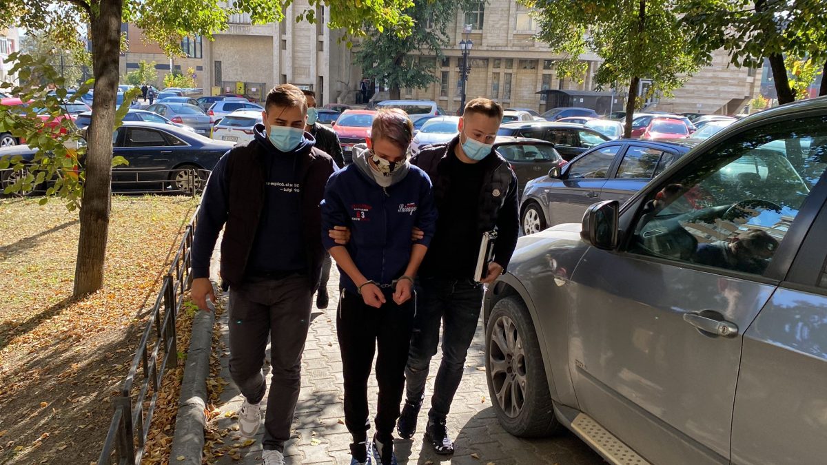 El este minorul „most wanted”! Oamenii legii îl caută de luni bune, după comiterea unor jafuri. Adolescentul este cercetat pentru nici mai mult, nici mai puțin de 16 furturi! GALERIE FOTO / VIDEO (Exclusiv)