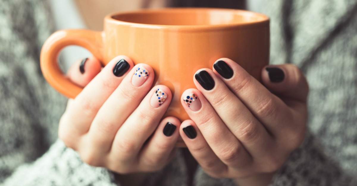 Ce modele de unghii se poartă în această toamnă. Cele mai îndrăgite manichiuri cu tentă tomnatică