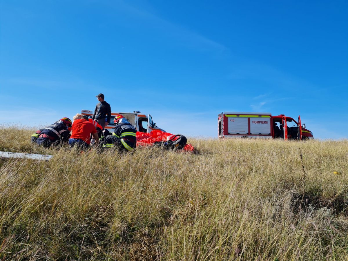 Un parapantist a căzut pe un deal din judeţul Neamţ. Bărbatul de 51 de ani a fost rănit – FOTO