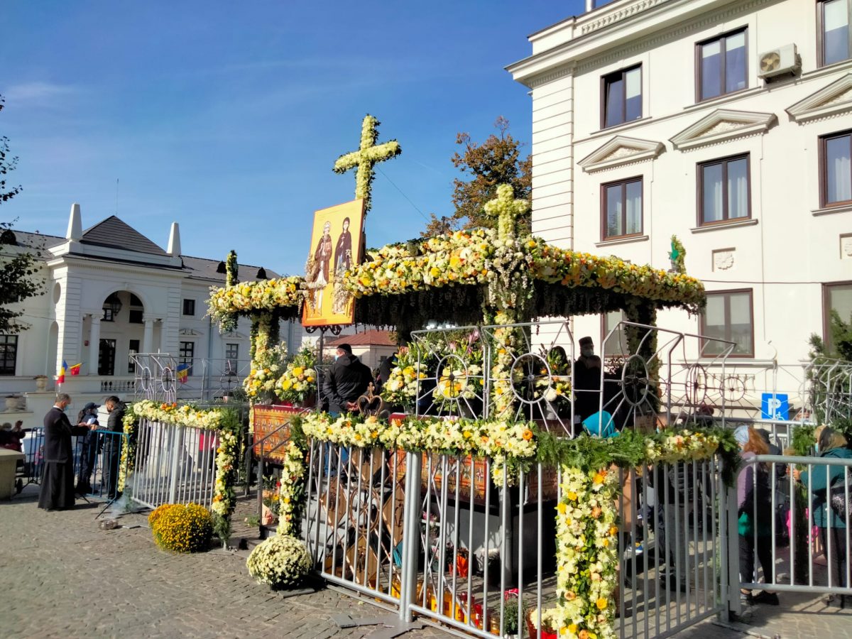 Peste 39.000 de persoane s-au închinat la racla Sfintei Cuvioase Parascheva din Iași