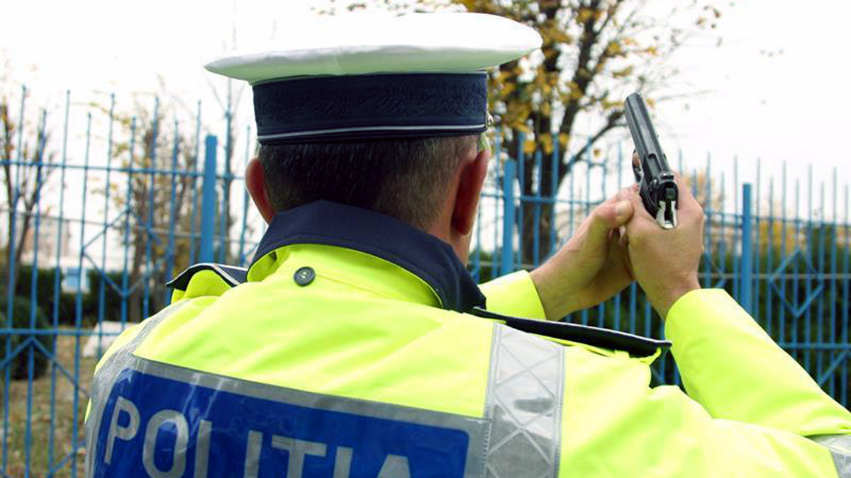 Urmărit național, un bărbat a fost împușcat de poliţiştii de care a încercat să fugă