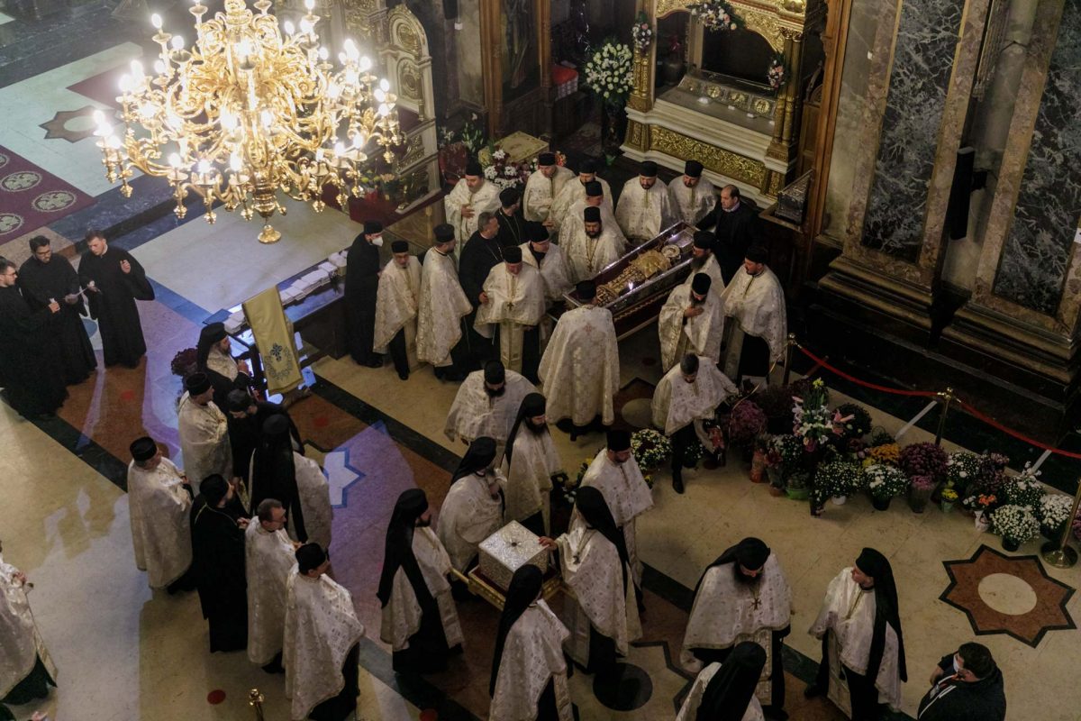 Racla cu moaștele Cuvioasei Parascheva a fost scoasă în procesiune. Iată cele mai importante momente – FOTO