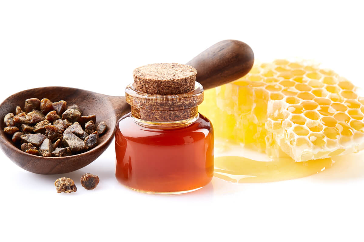 Tinctura de propolis: Ce este și ce beneficii aduce organismului