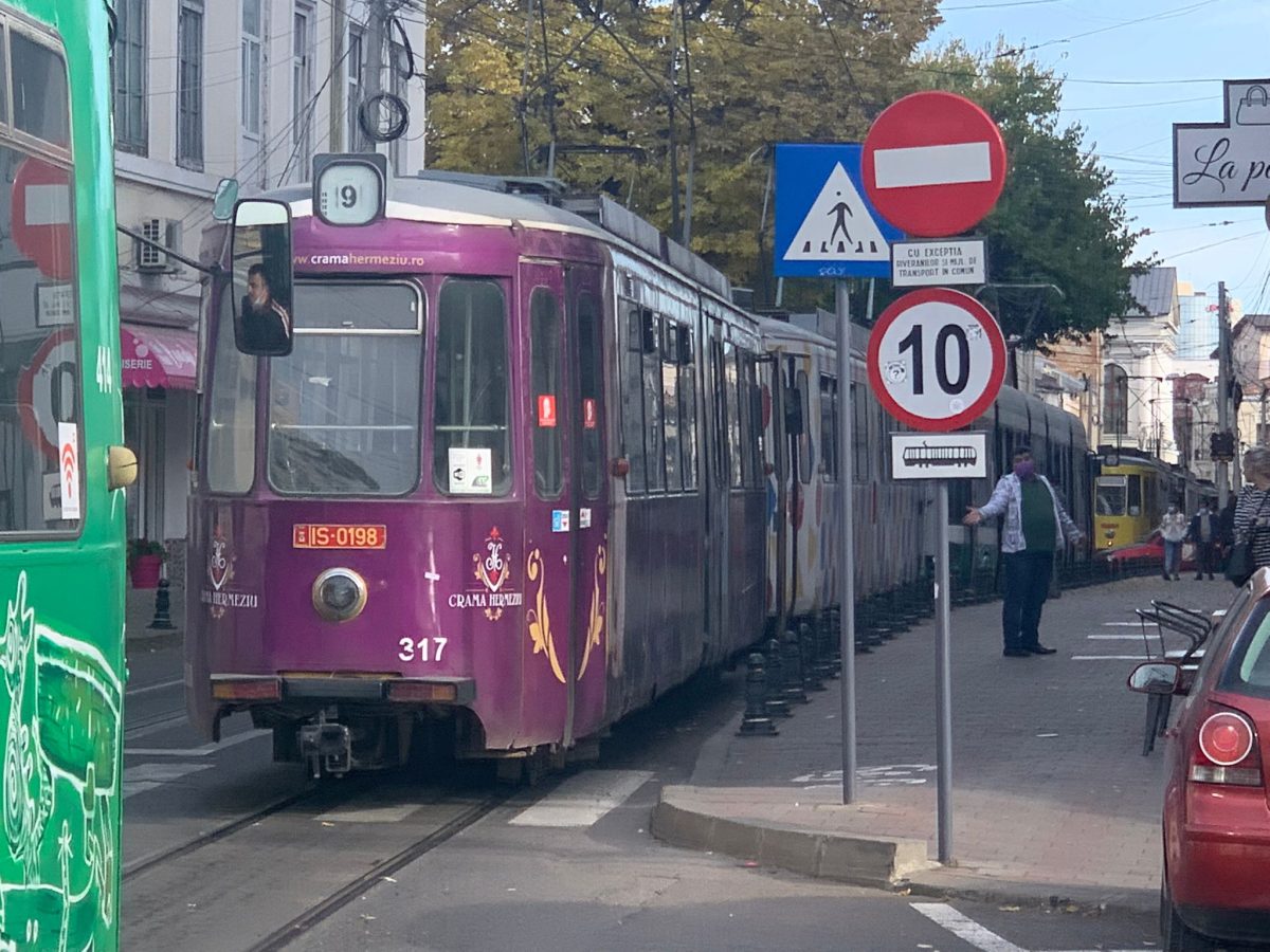 Circulația tramvaielor blocată în zona Tg. Cucu din cauza unei avarii la o garnitură – EXCLUSIV, FOTO, UPDATE