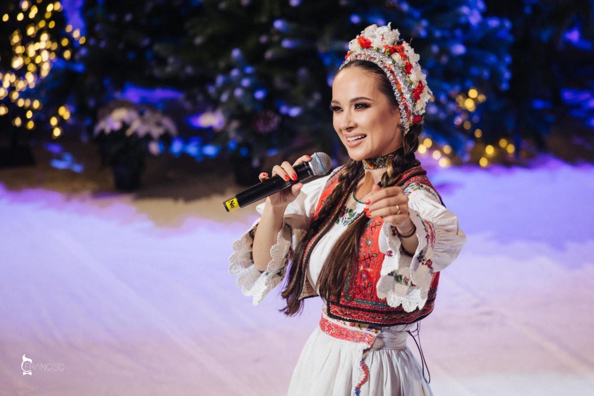 Muzica de petrecere interpretată de Vlăduța Lupău și Armin Nicoară, foarte apreciată de români
