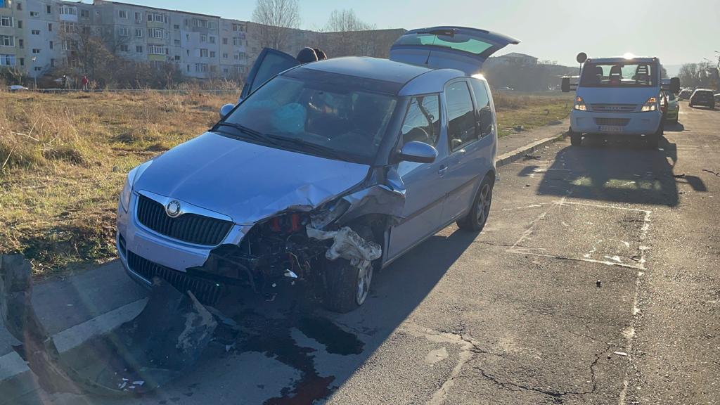 Accident rutier pe strada Cicoarei din municipiul Iași! Au fost implicate 4 maşini – EXCLUSIV FOTO, VIDEO