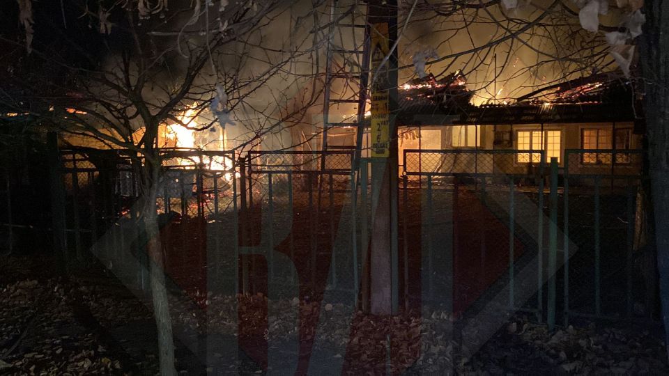 Urmările incendiilor groaznice din comuna ieşeană Dobrovăţ. Un bărbat a rămas fără locuinţă în prag de iarnă. Primăria cere sprijin pentru a-i ridica o nouă casă – GALERIE FOTO