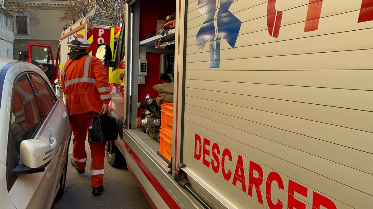 Incendiu la un apartament din zona UMF Iași! Pompierii intervin de urgență – FOTO, VIDEO/ UPDATE EXCLUSIV