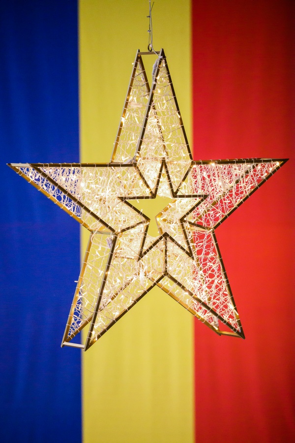 De 1 Decembrie, drapelul va fi proiectat pe Palatul Culturii, iar cei mici se vor întâlni cu Moș Crăciun, la Palas
