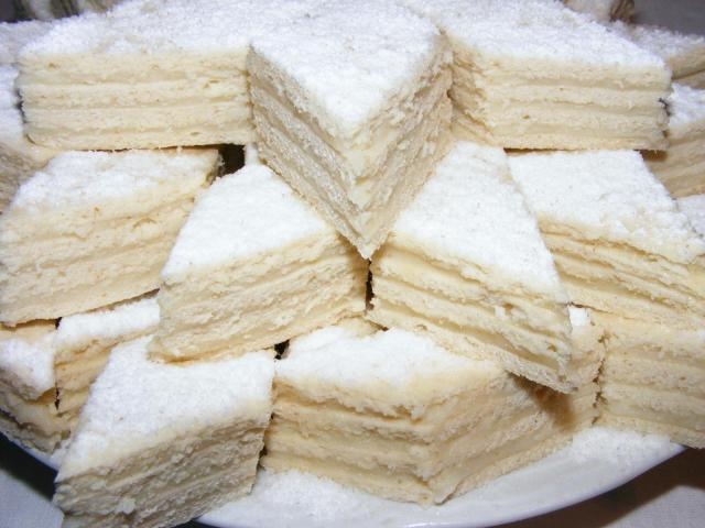 Prăjitura Albă ca Zăpăda super cremoasă: Rețetă simplă și delicioasă