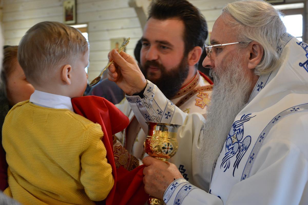 O rugăciune rostită înainte de împărtășanie îl pregătește pe creștin să primească Prea Curatele Taine