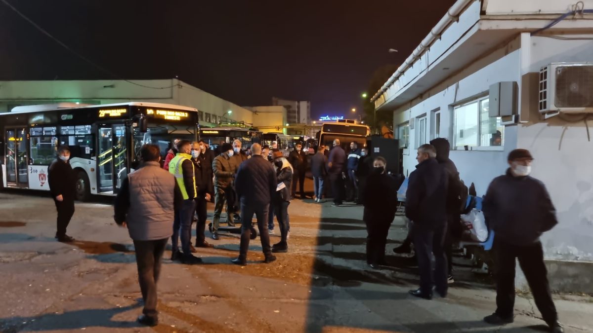 Protest spontan la Iași! Niciun șofer de autobuz CTP nu mai vrea să iasă pe traseu! Oamenii au mai multe cerințe – EXCLUSIV/FOTO