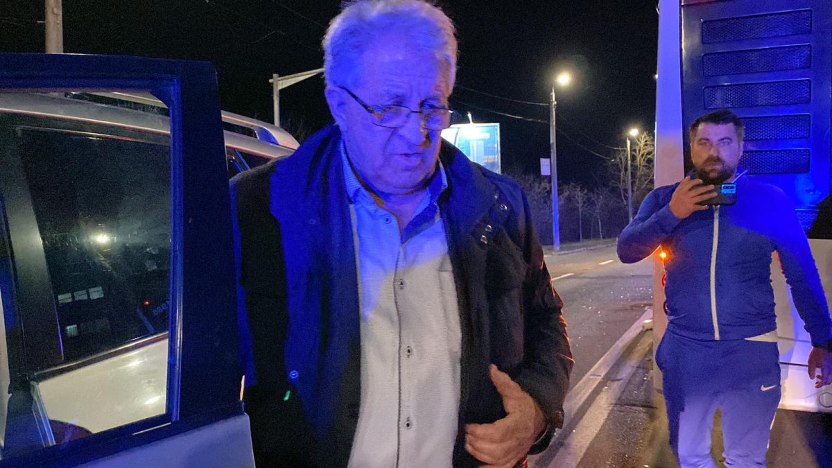 Fondatorul faimoasei Fanfare 10 Prăjini a produs un accident de toată frumusețea în această seară la Iași! Crăciun Ivancea se afla sub influența băuturilor alcoolice și avea și permisul suspendat -FOTO