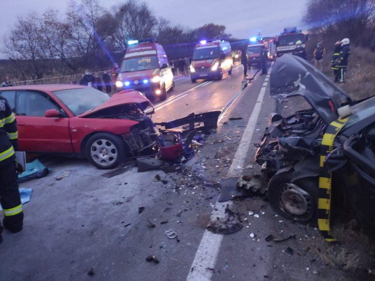 Accident grav cu trei mașini implicate: un bărbat a murit și un altul a fost grav rănit