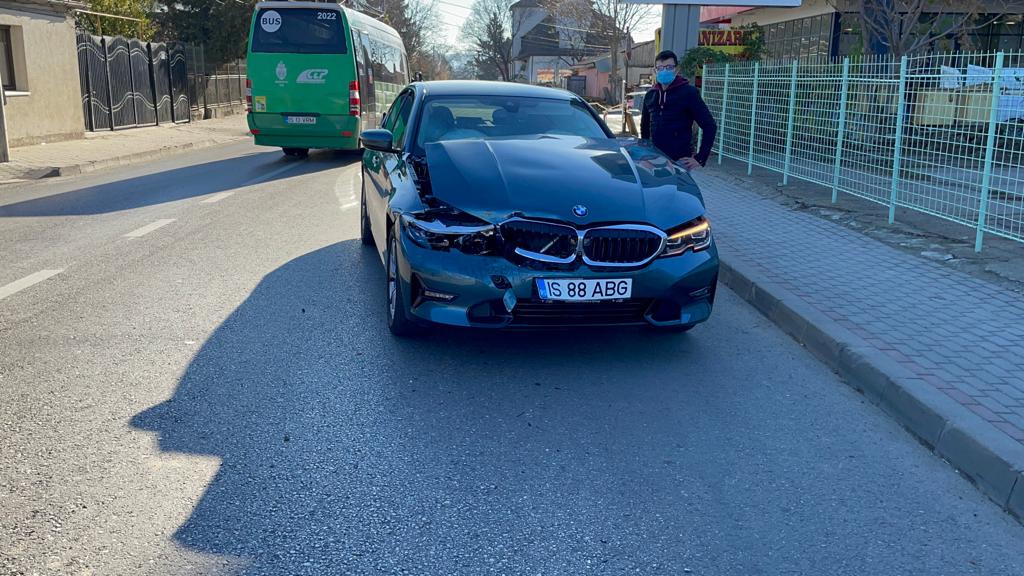 Accident rutier în cartierul Sărărie. Un BMW s-a izbit de un autoturism, după ce a intrat pe contrasens – EXCLUSIV, FOTO, VIDEO