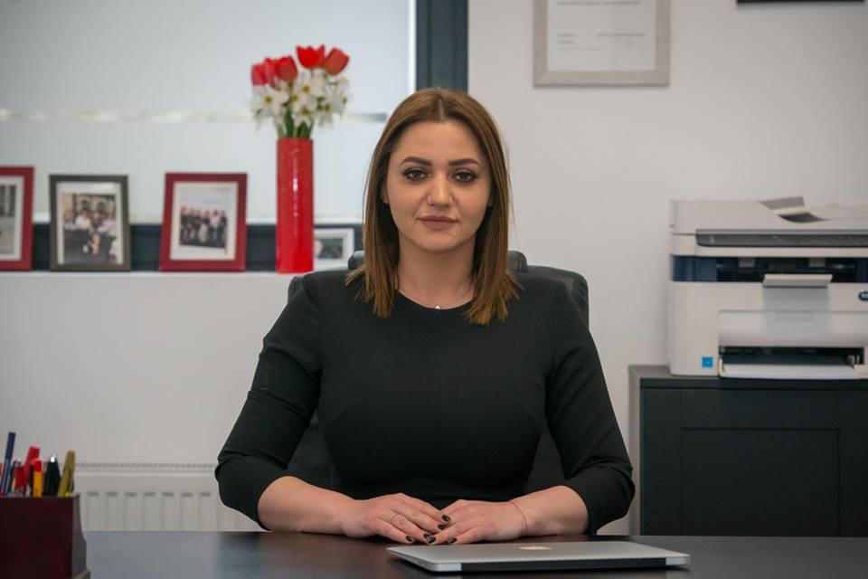 Avocata unui acuzat ieșean într-un dosar de crimă organizată reclamă că anchetatorii au greșit adresa la percheziții: „Ne cerem noi scuze vecinului care a fost trezit la ora 6 dimineața!”