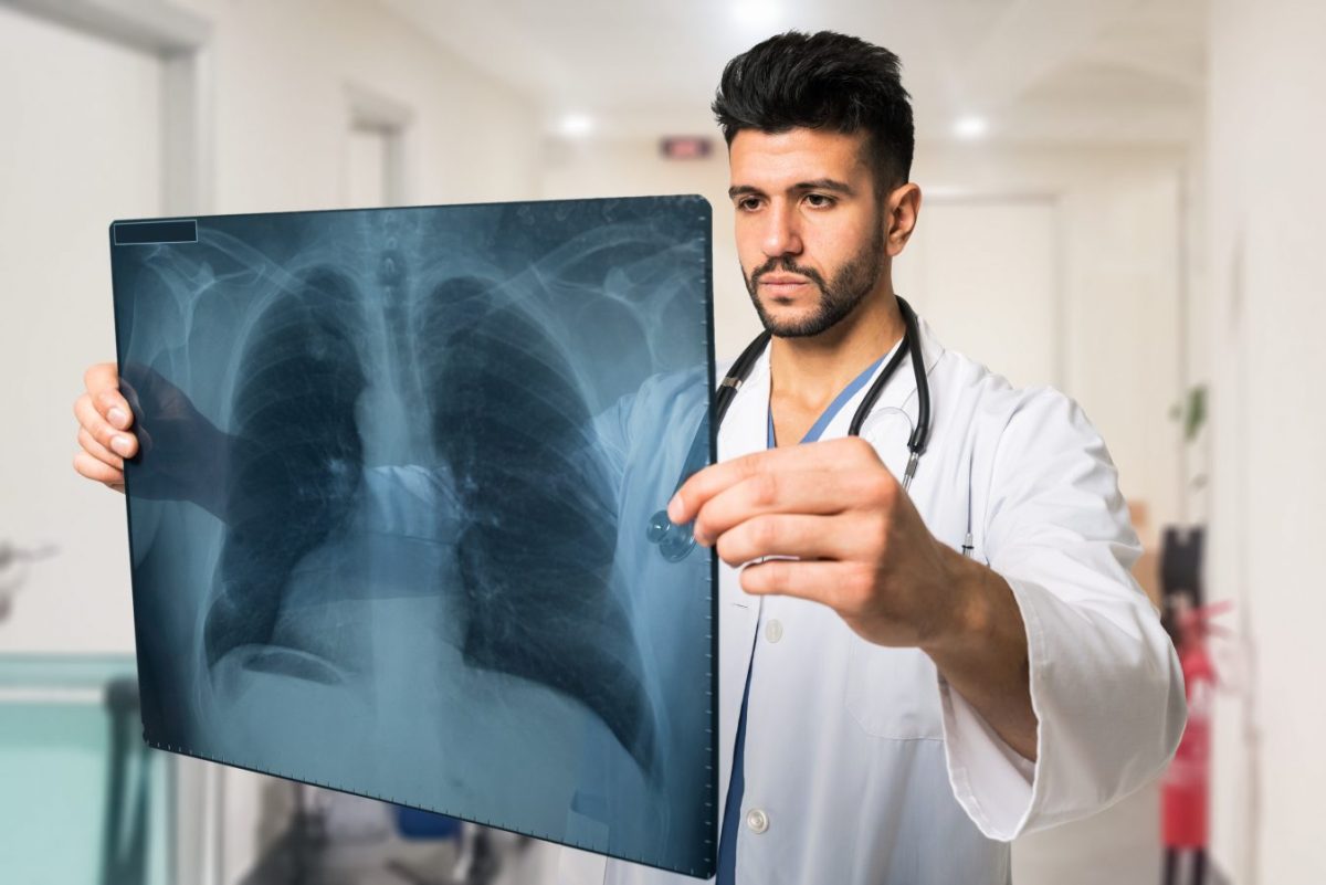 Aprindere de plămâni: Care sunt simptomele și cum se tratează rapid pneumonia