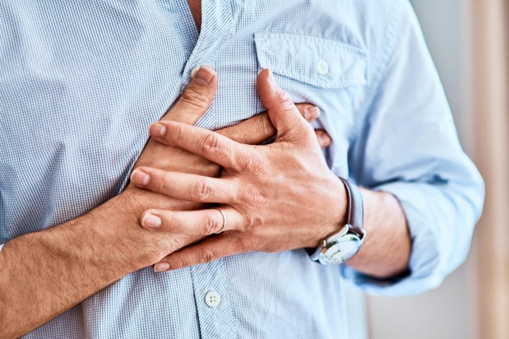Arsuri în piept: Simptom provocat de refluxul gastroesofagian sau de bolile de inimă
