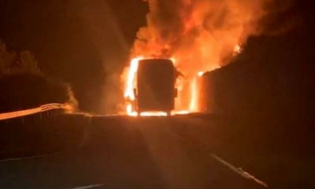 Zeci de oameni au murit după ce un autobuz a luat foc in Bulgaria